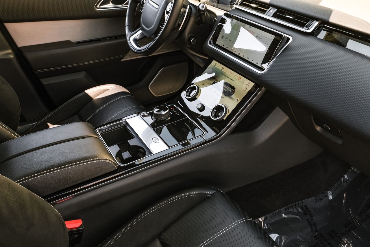 Land Rover Range Rover Velar Vehicle Main Gallery Image 24
