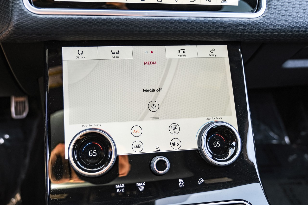 Land Rover Range Rover Velar Vehicle Main Gallery Image 27