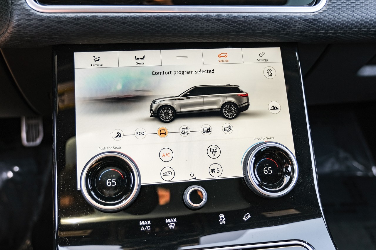 Land Rover Range Rover Velar Vehicle Main Gallery Image 29