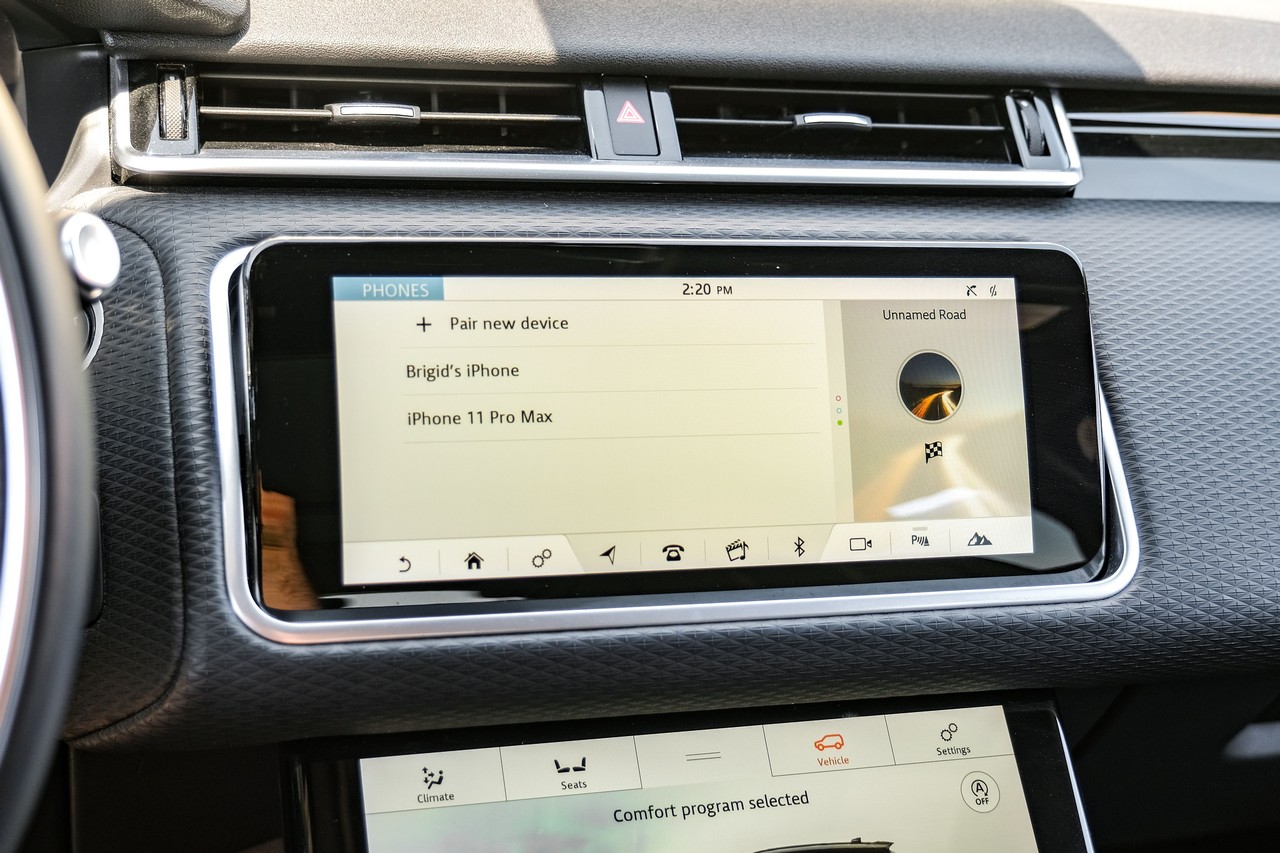 Land Rover Range Rover Velar Vehicle Main Gallery Image 30