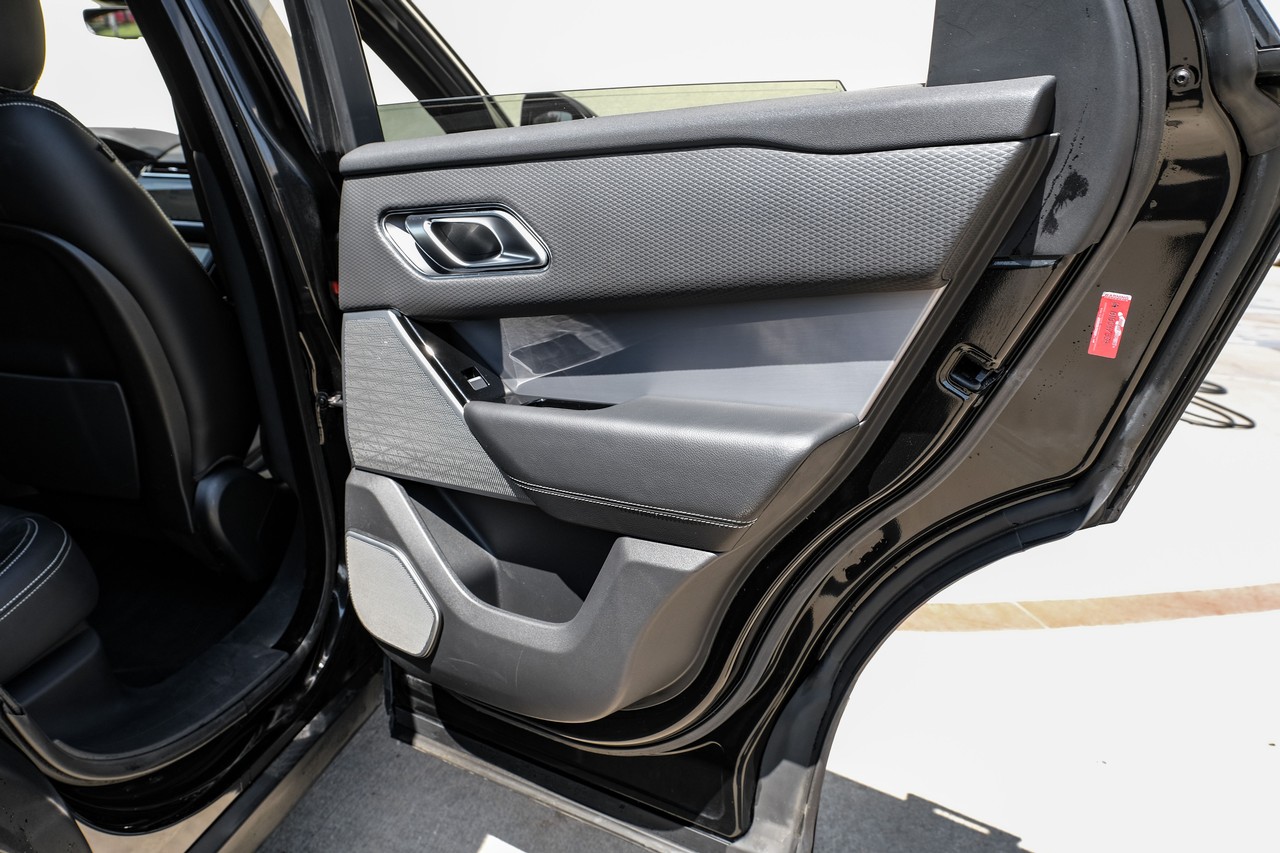 Land Rover Range Rover Velar Vehicle Main Gallery Image 44