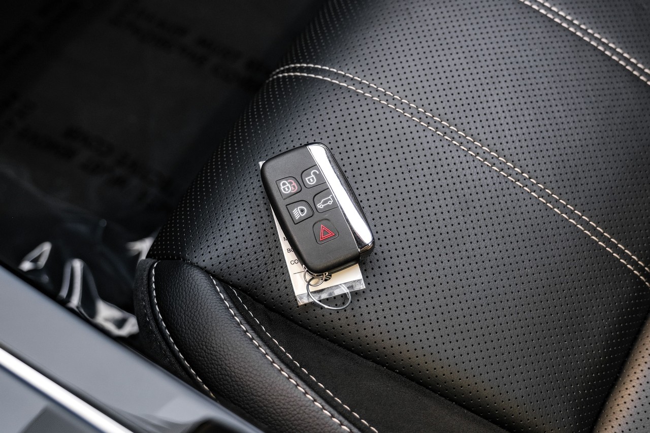 Land Rover Range Rover Velar Vehicle Main Gallery Image 54