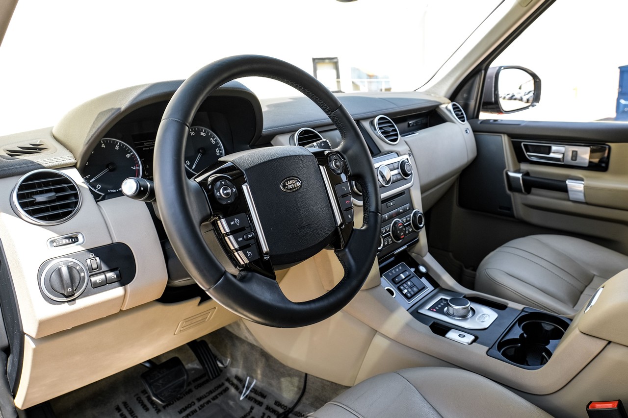 Land Rover LR4 Vehicle Main Gallery Image 03