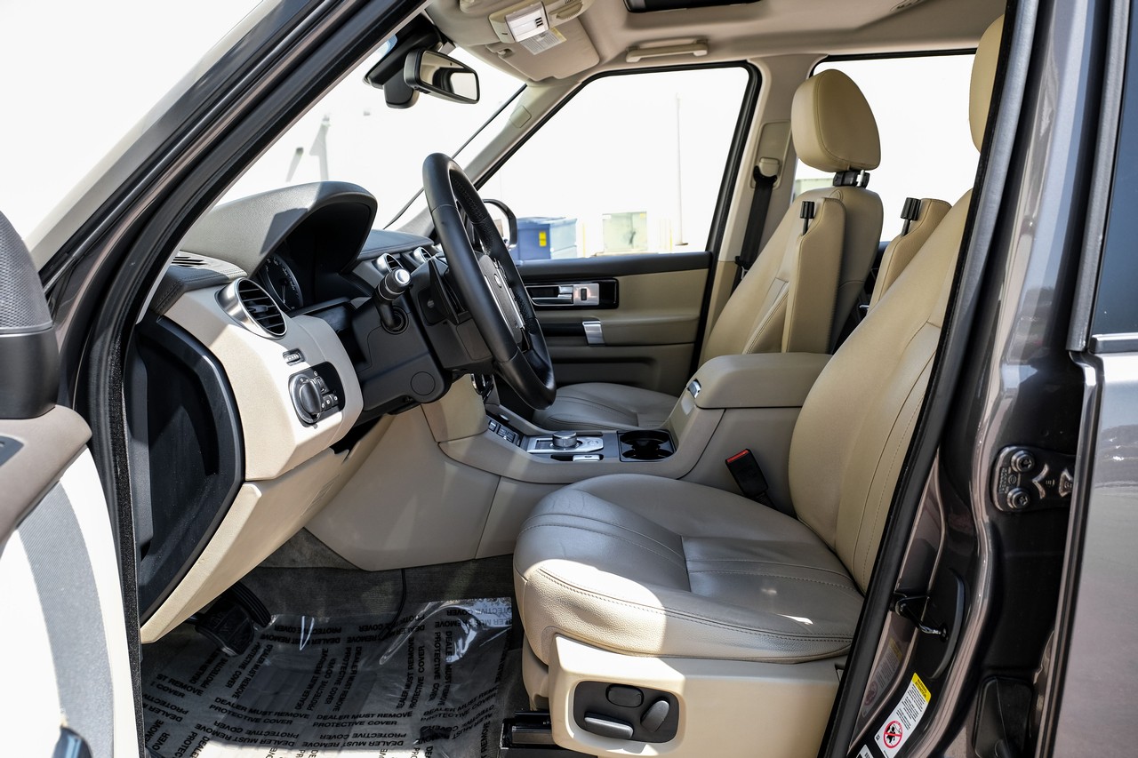 Land Rover LR4 Vehicle Main Gallery Image 04