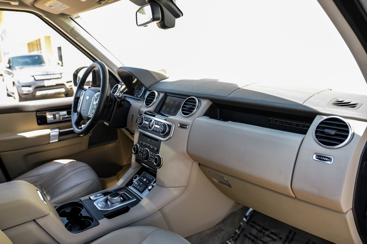 Land Rover LR4 Vehicle Main Gallery Image 13