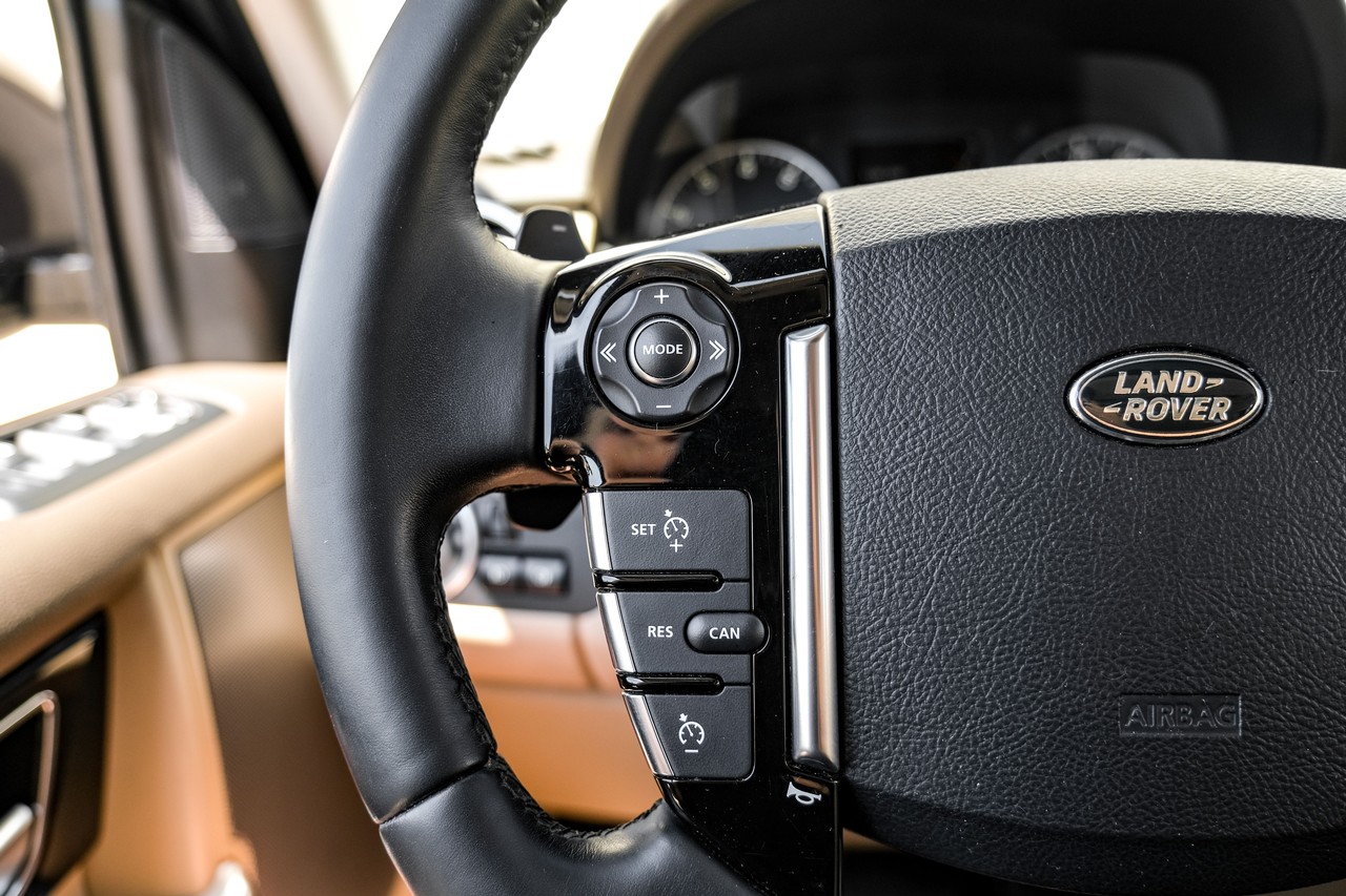 Land Rover LR4 Vehicle Main Gallery Image 17