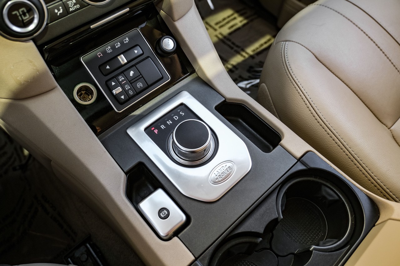 Land Rover LR4 Vehicle Main Gallery Image 25