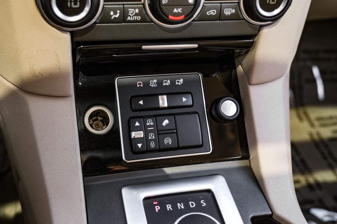 Land Rover LR4 Vehicle Main Gallery Image 26