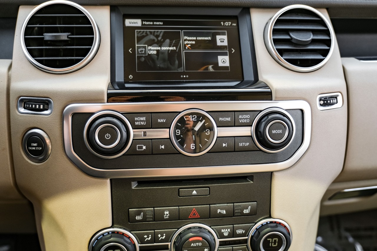 Land Rover LR4 Vehicle Main Gallery Image 27