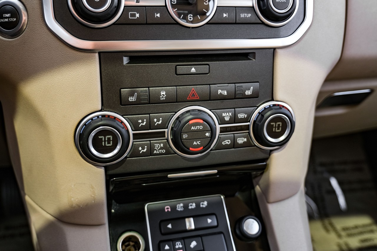 Land Rover LR4 Vehicle Main Gallery Image 28