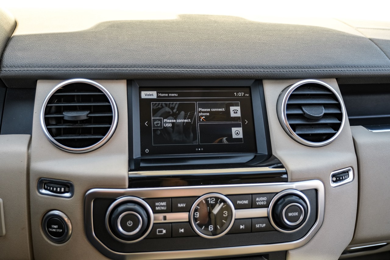 Land Rover LR4 Vehicle Main Gallery Image 29