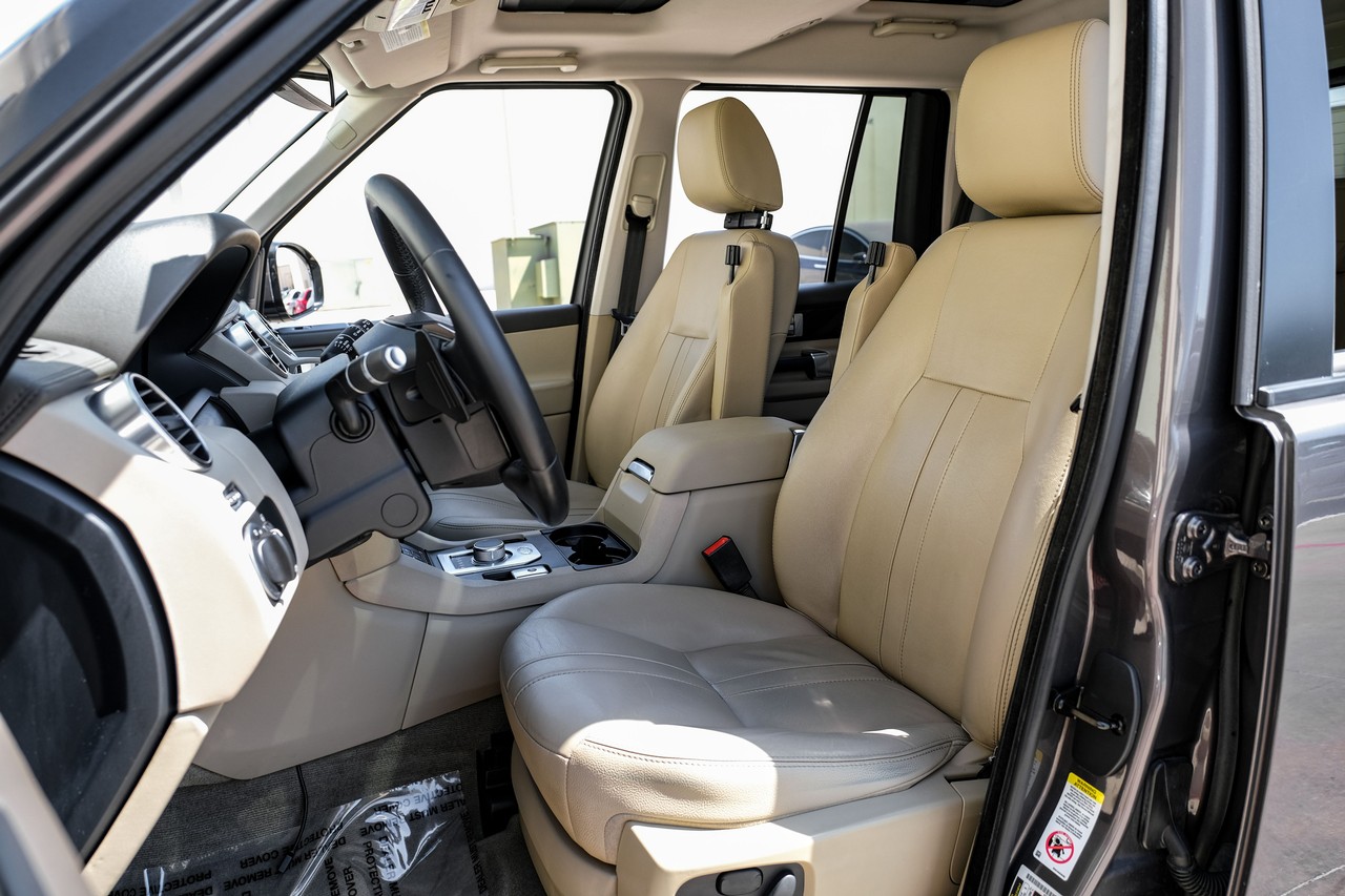 Land Rover LR4 Vehicle Main Gallery Image 32