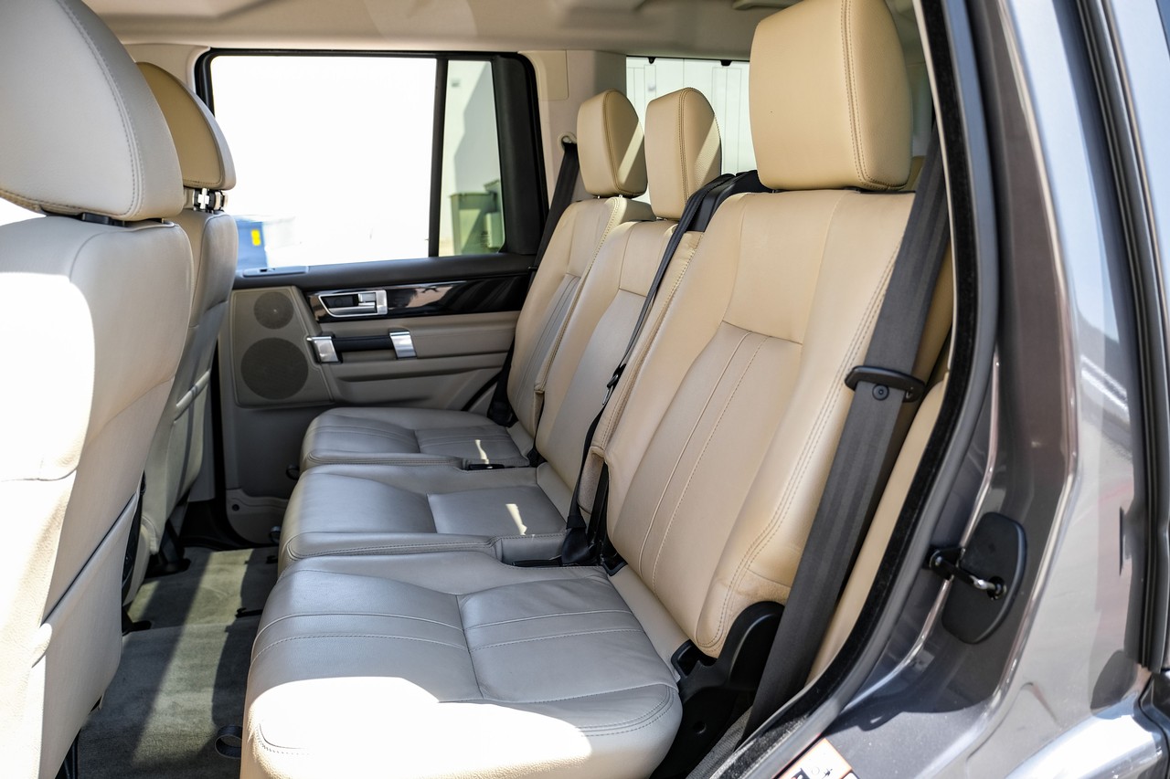 Land Rover LR4 Vehicle Main Gallery Image 40