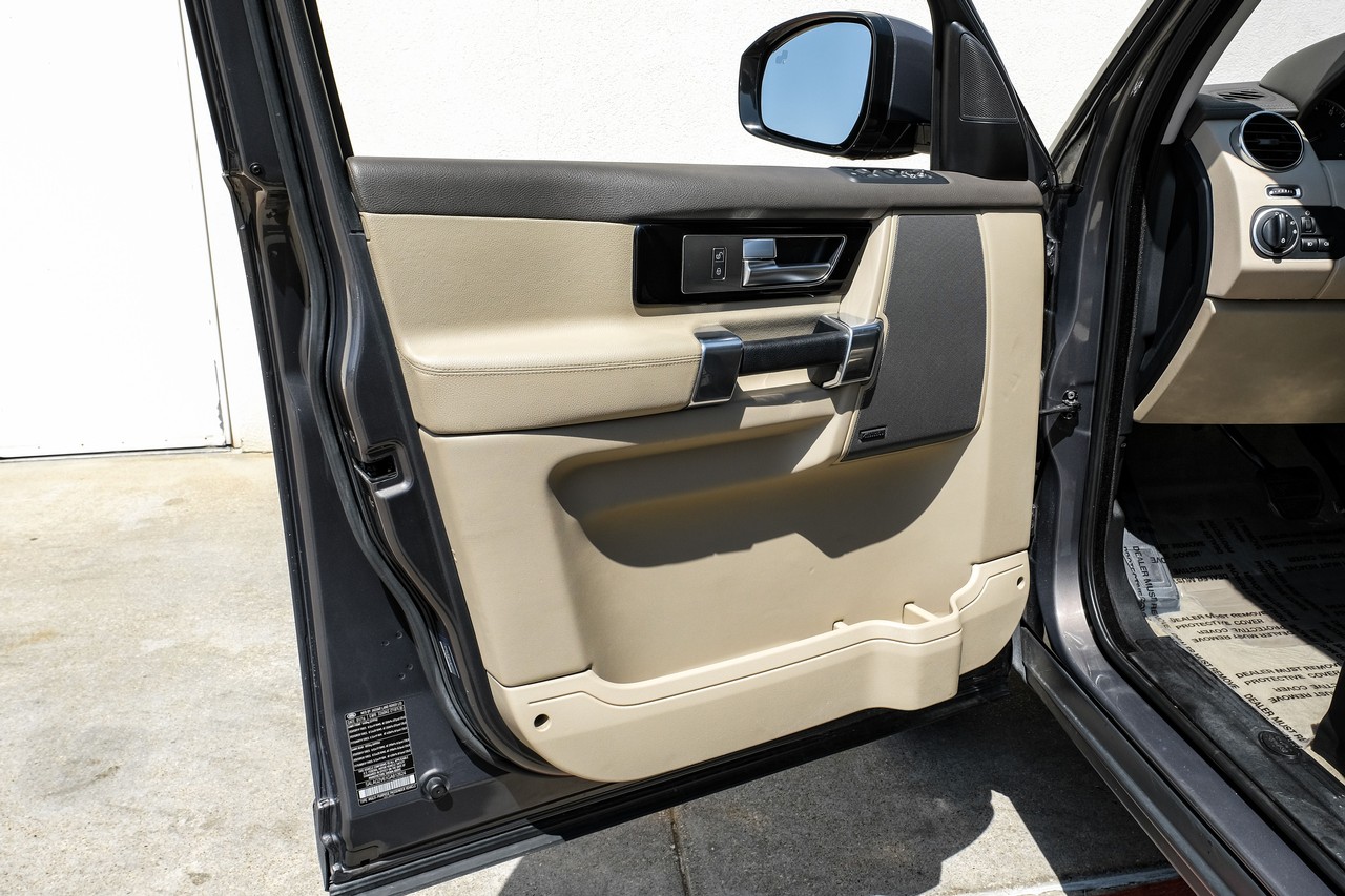 Land Rover LR4 Vehicle Main Gallery Image 42