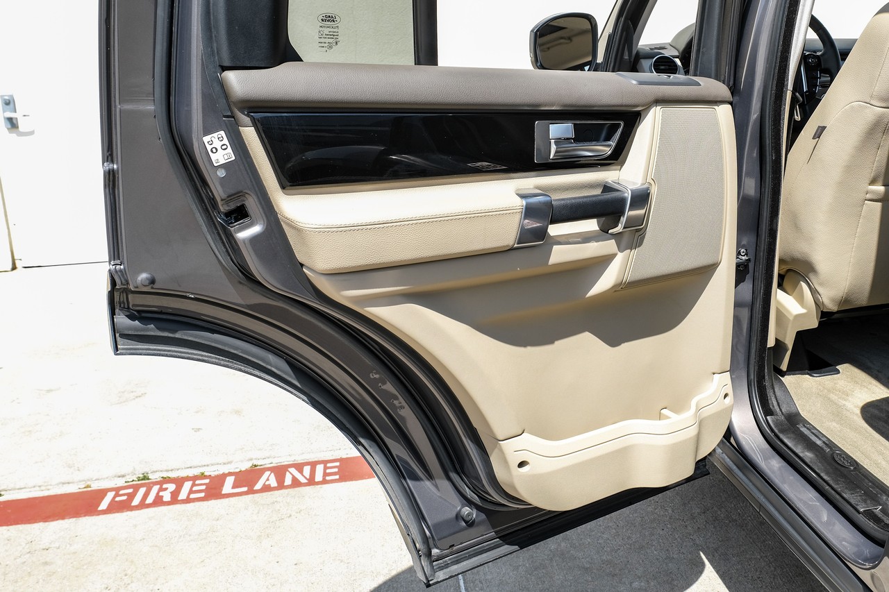 Land Rover LR4 Vehicle Main Gallery Image 45