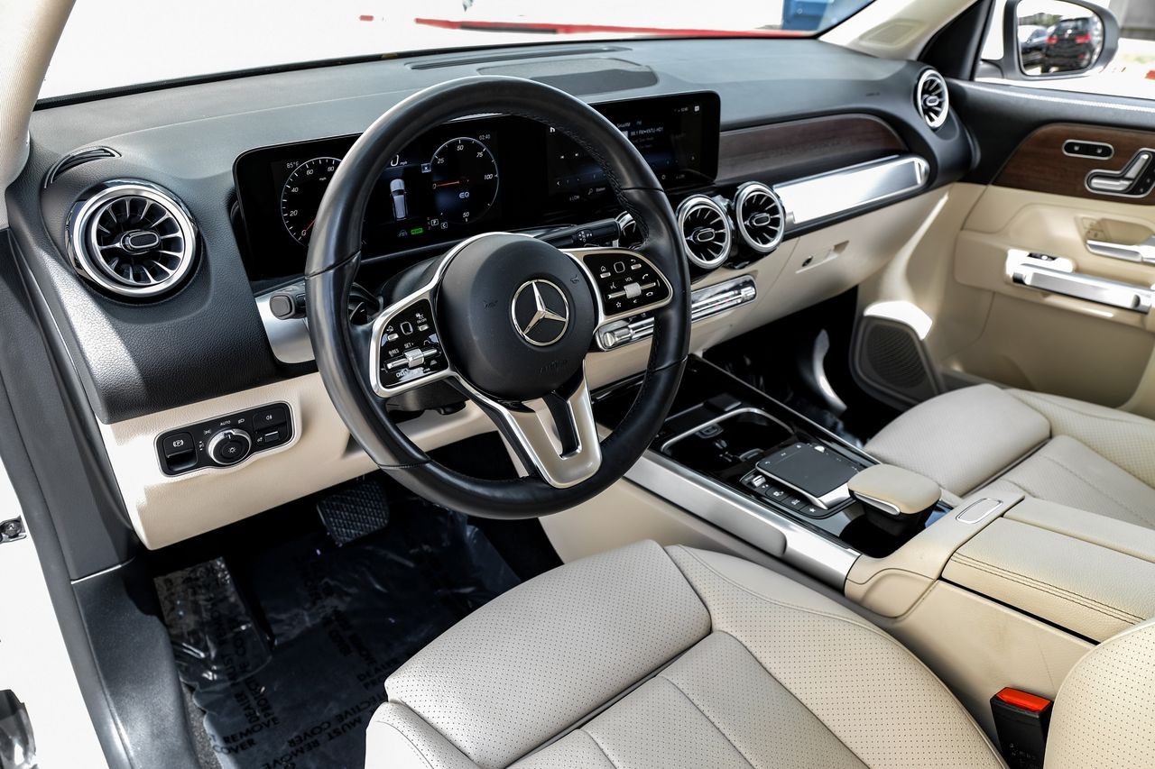 Mercedes-Benz EQB Vehicle Main Gallery Image 03