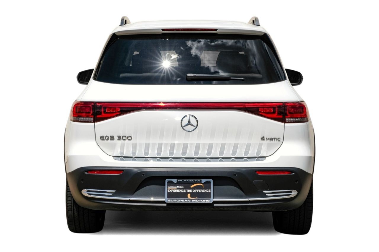 Mercedes-Benz EQB Vehicle Main Gallery Image 09