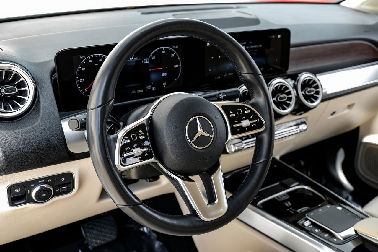 Mercedes-Benz EQB Vehicle Main Gallery Image 15