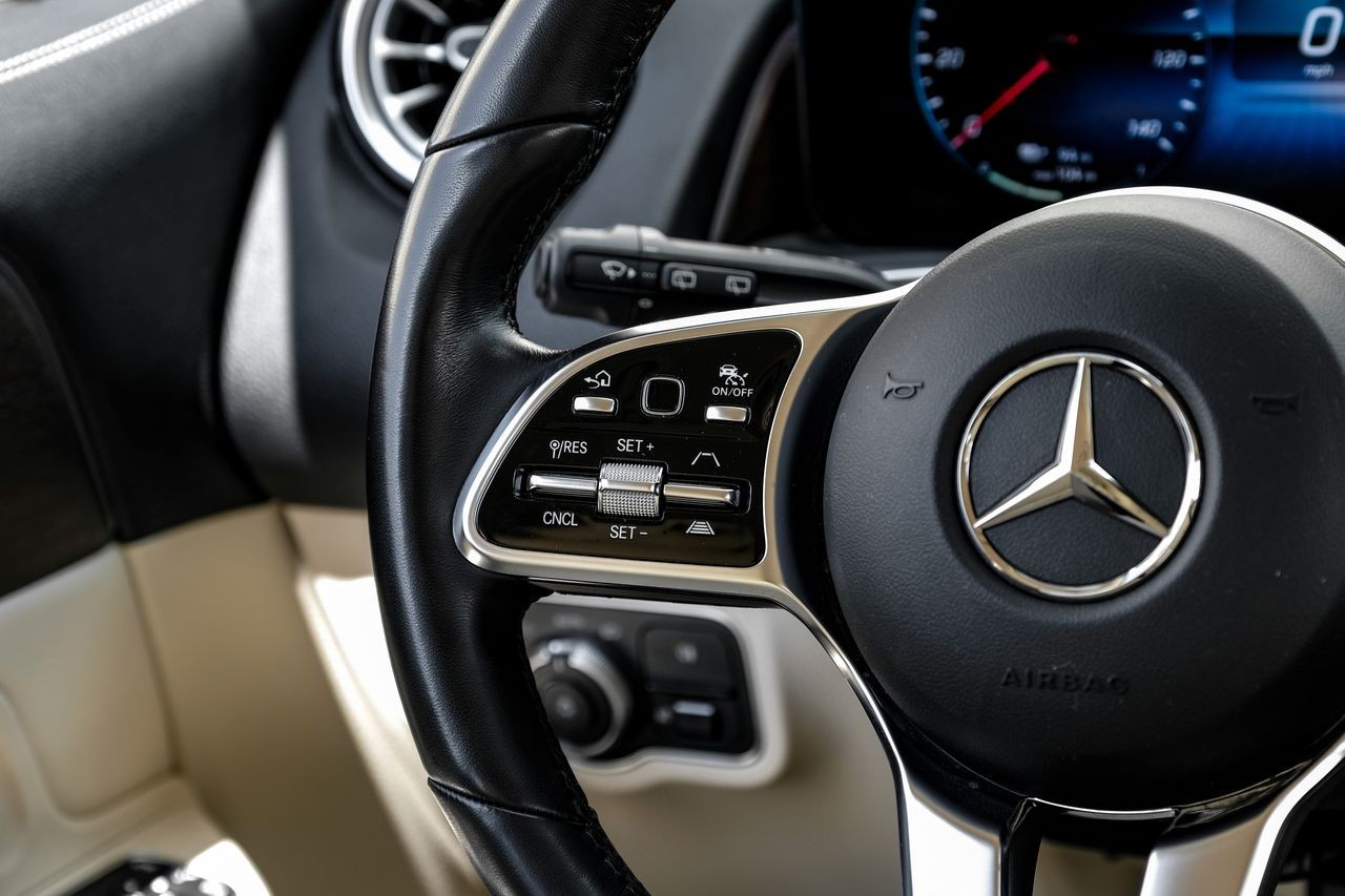 Mercedes-Benz EQB Vehicle Main Gallery Image 17