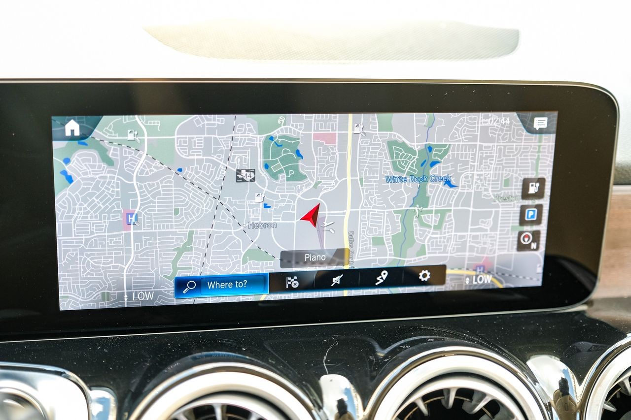 Mercedes-Benz EQB Vehicle Main Gallery Image 21