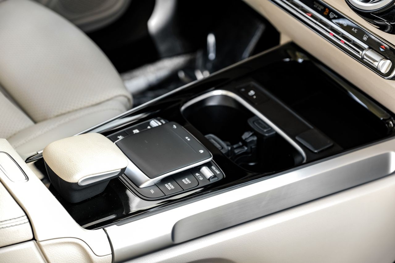 Mercedes-Benz EQB Vehicle Main Gallery Image 23