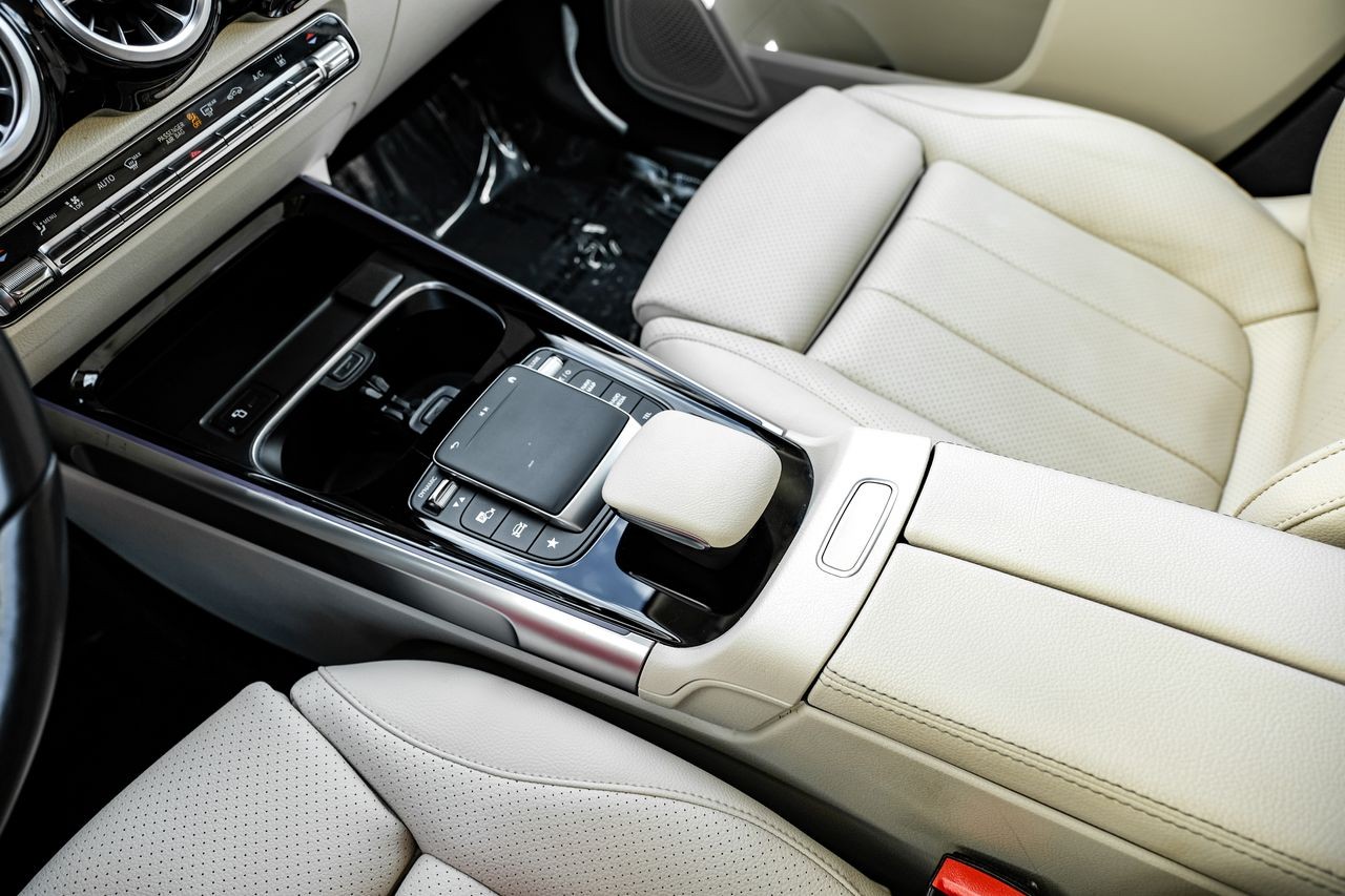 Mercedes-Benz EQB Vehicle Main Gallery Image 24