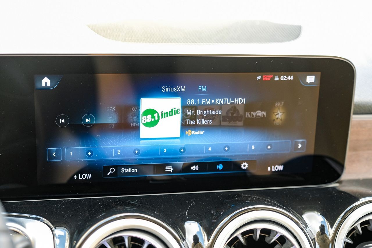 Mercedes-Benz EQB Vehicle Main Gallery Image 26