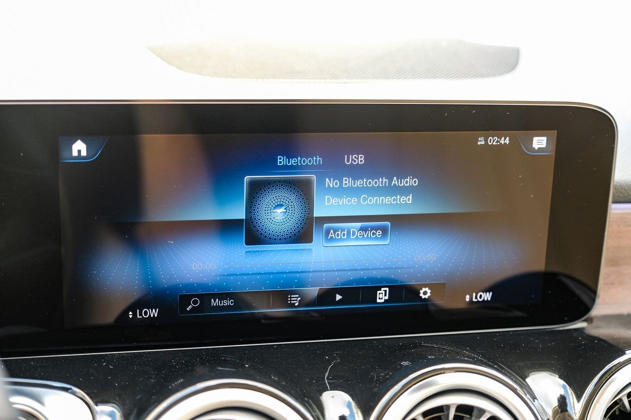 Mercedes-Benz EQB Vehicle Main Gallery Image 28