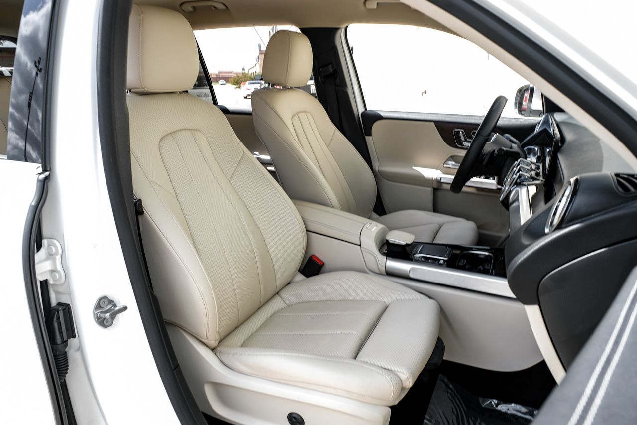 Mercedes-Benz EQB Vehicle Main Gallery Image 35