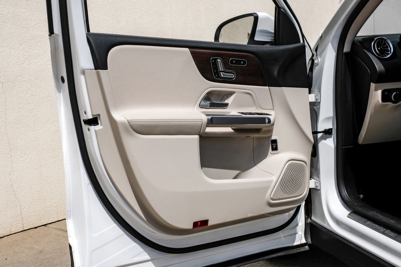 Mercedes-Benz EQB Vehicle Main Gallery Image 42