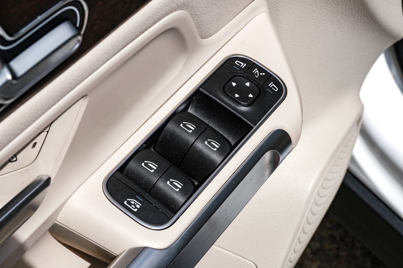 Mercedes-Benz EQB Vehicle Main Gallery Image 43