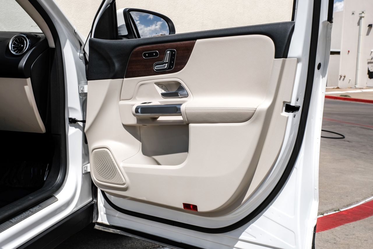 Mercedes-Benz EQB Vehicle Main Gallery Image 44