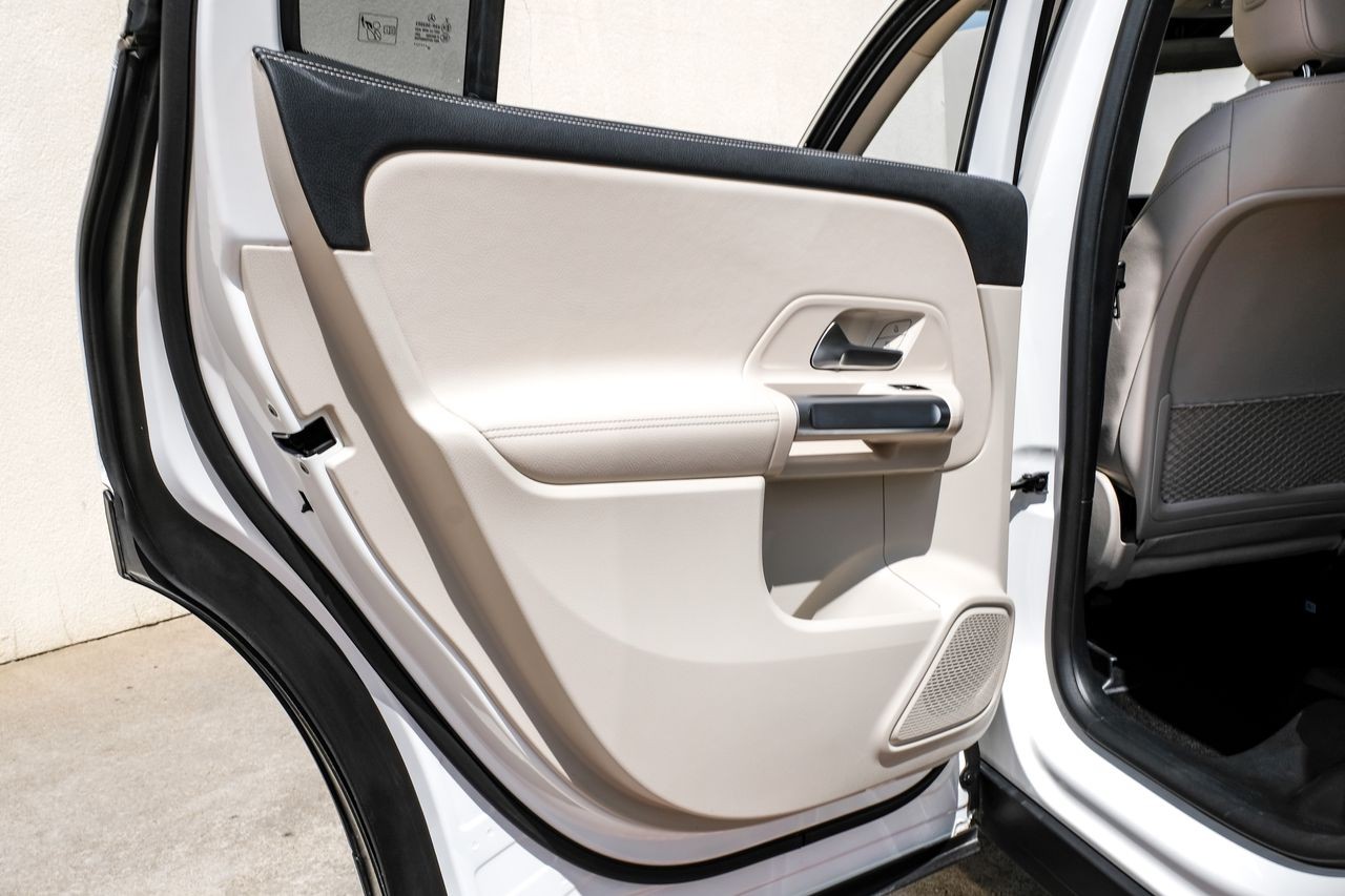 Mercedes-Benz EQB Vehicle Main Gallery Image 45