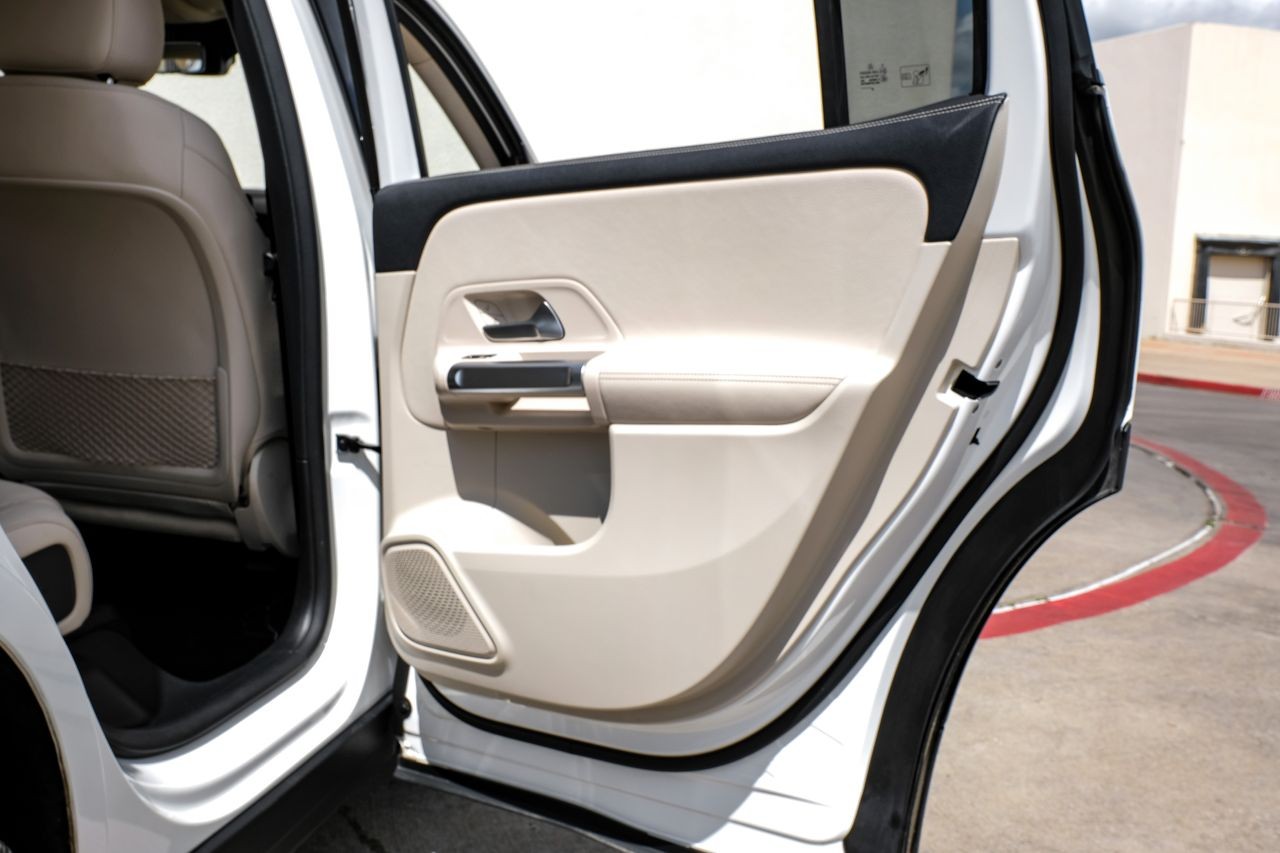 Mercedes-Benz EQB Vehicle Main Gallery Image 46