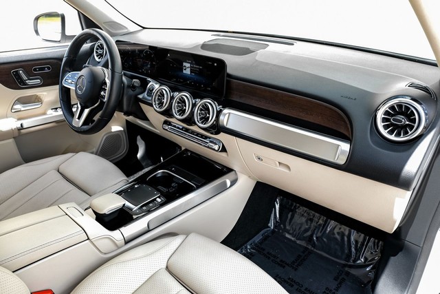 Mercedes-Benz EQB Vehicle Main Gallery Image 12