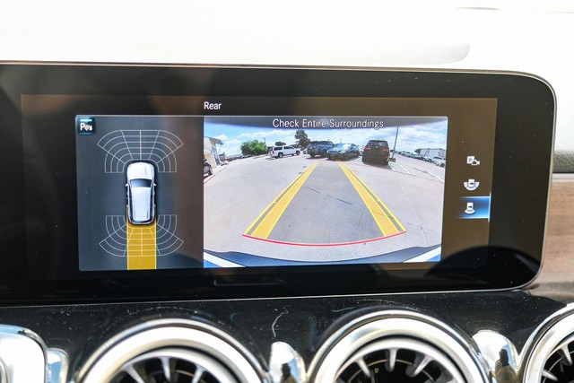 Mercedes-Benz EQB Vehicle Main Gallery Image 22