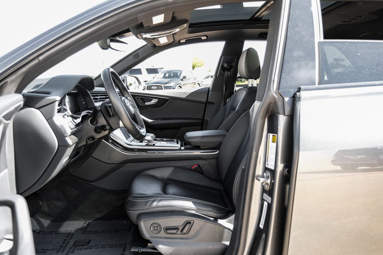 Audi Q8 Vehicle Main Gallery Image 04