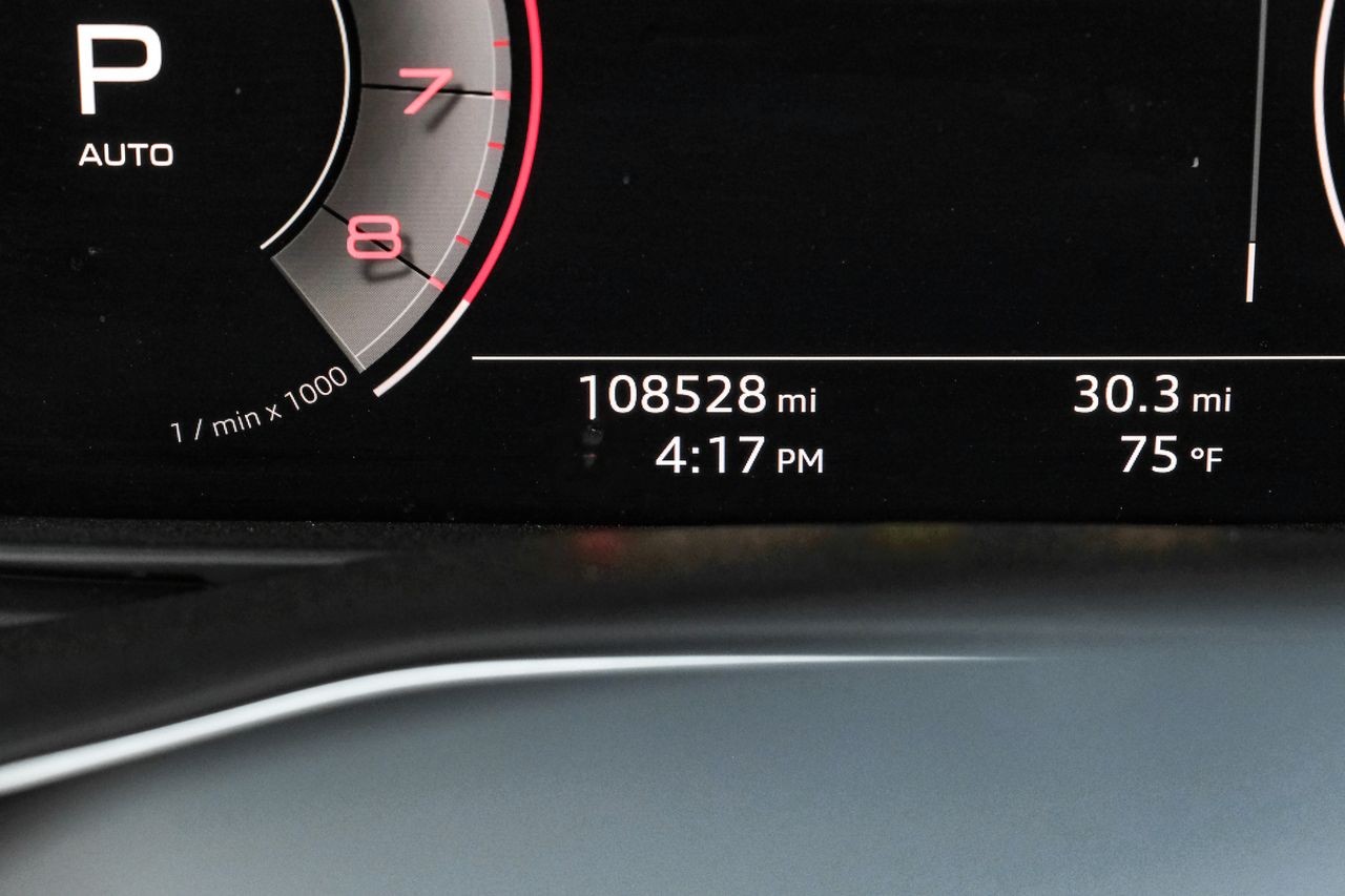 Audi Q8 Vehicle Main Gallery Image 21