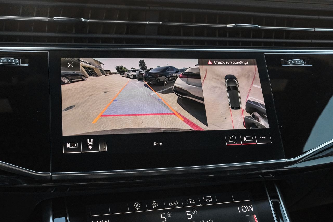 Audi Q8 Vehicle Main Gallery Image 23