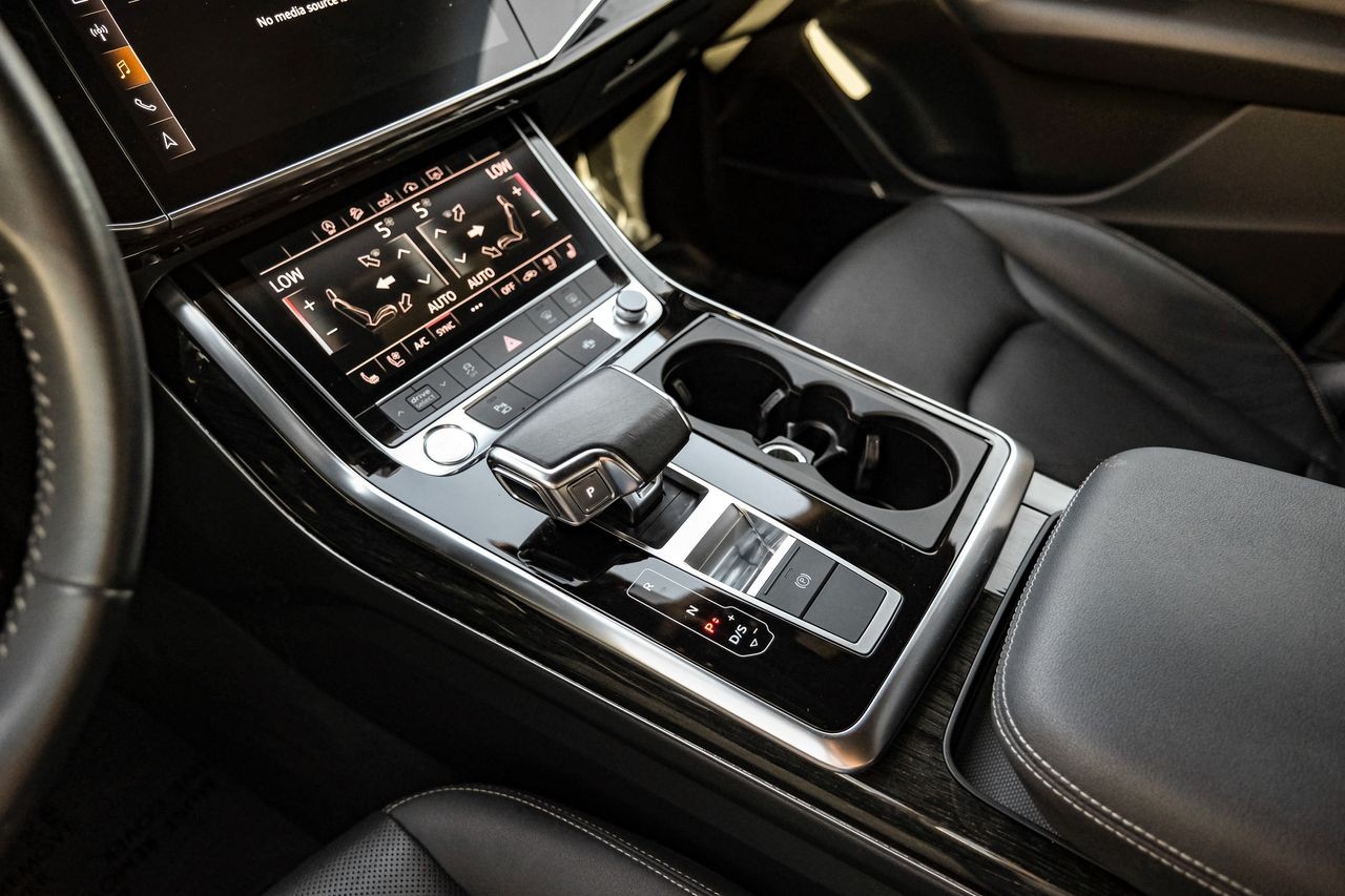 Audi Q8 Vehicle Main Gallery Image 25