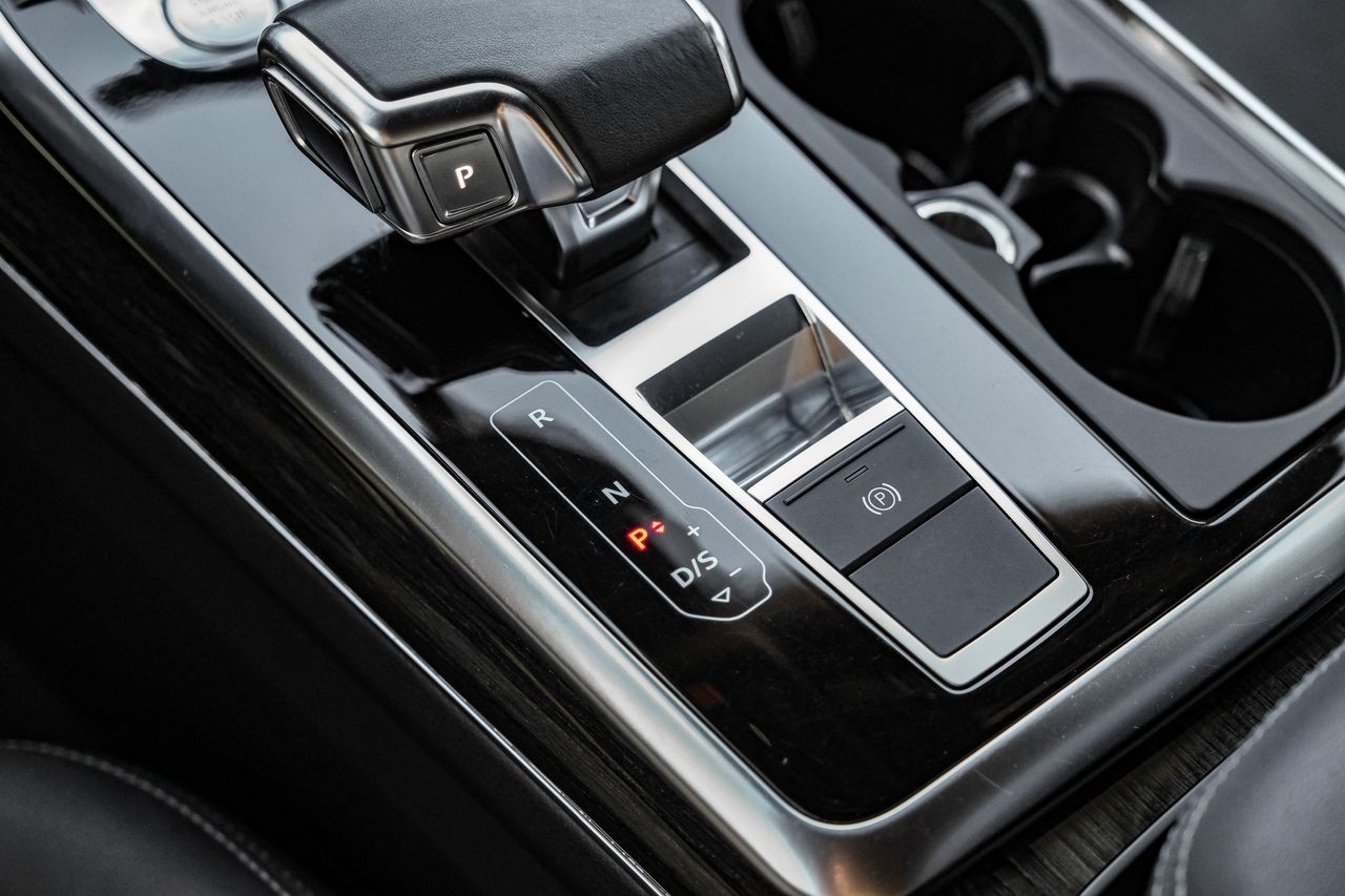 Audi Q8 Vehicle Main Gallery Image 26