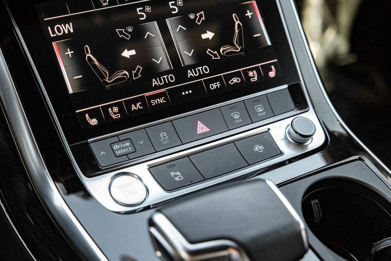 Audi Q8 Vehicle Main Gallery Image 28