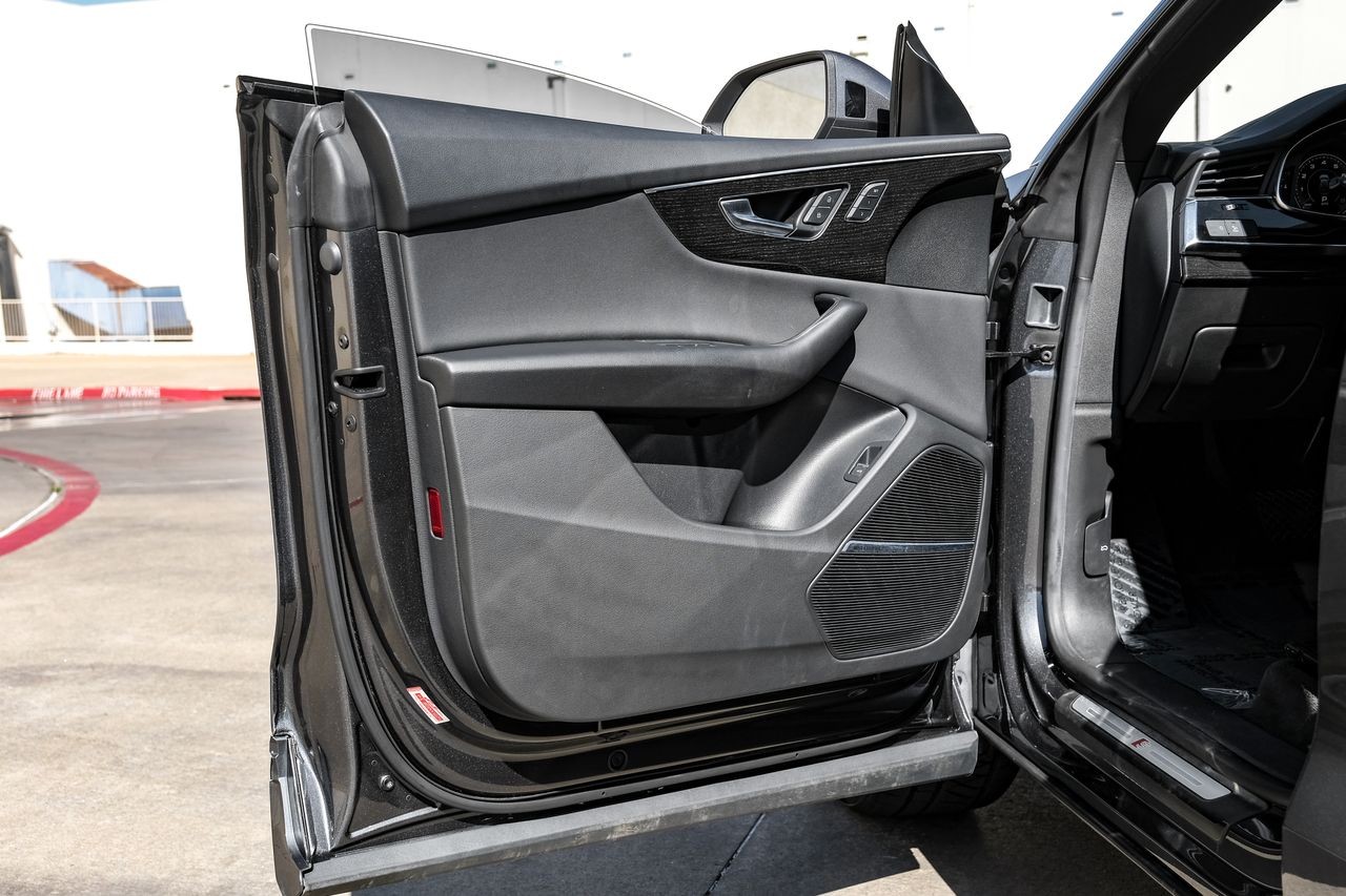 Audi Q8 Vehicle Main Gallery Image 42