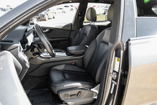 Audi Q8 Vehicle Main Gallery Image 33