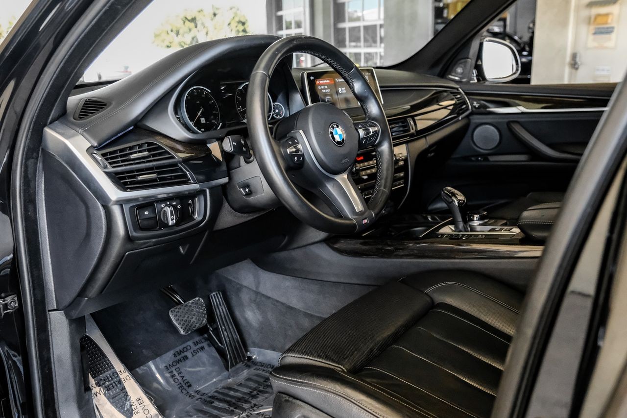 BMW X5 Vehicle Main Gallery Image 03