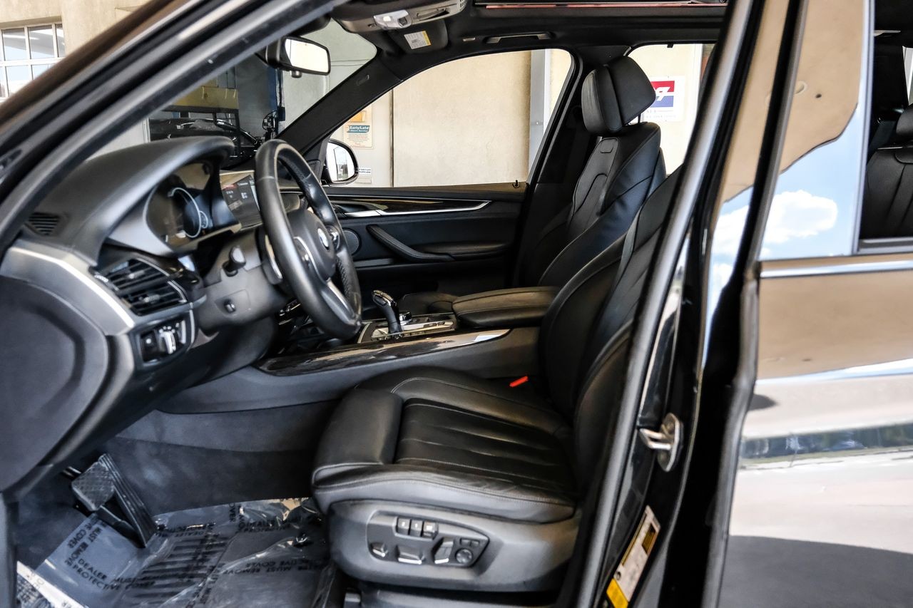 BMW X5 Vehicle Main Gallery Image 04