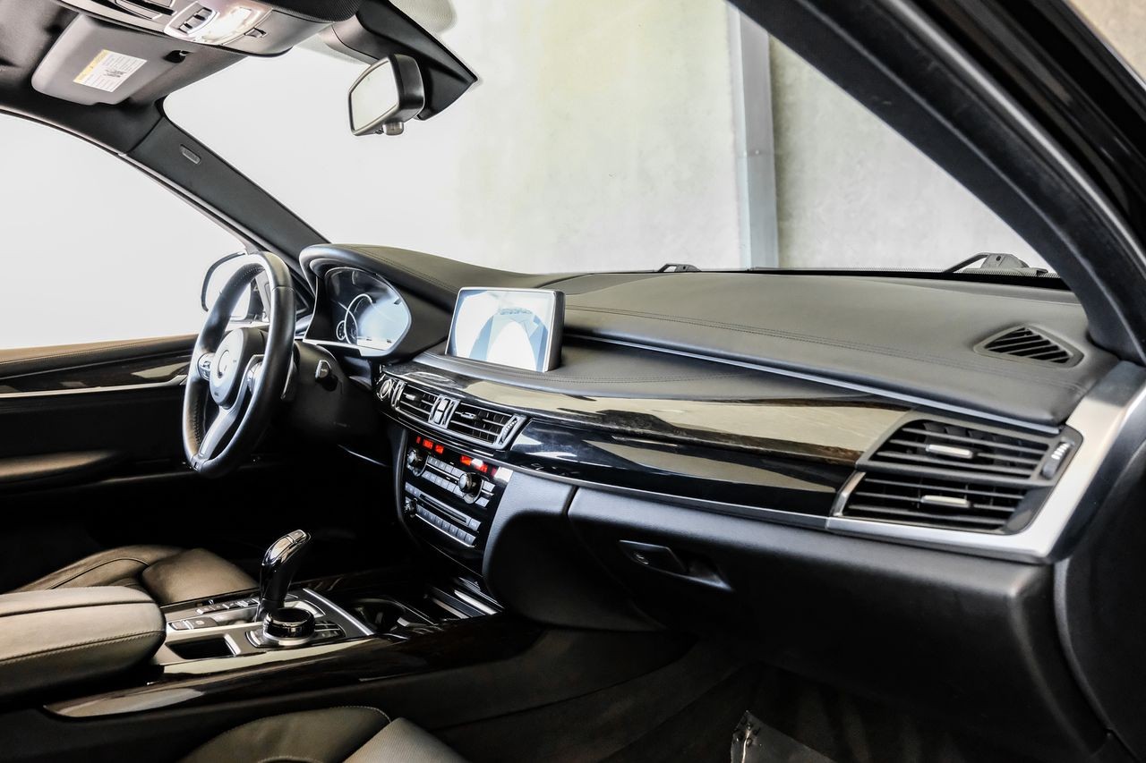 BMW X5 Vehicle Main Gallery Image 13