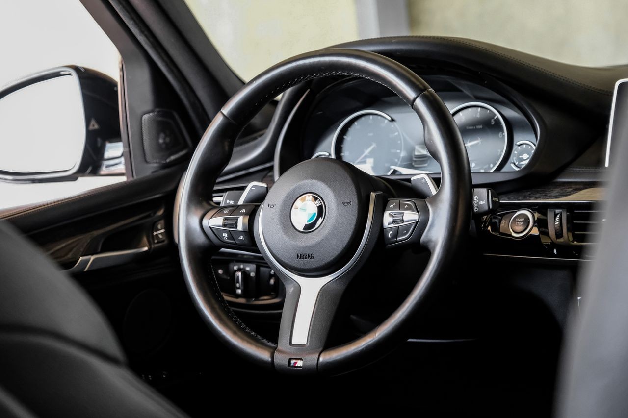 BMW X5 Vehicle Main Gallery Image 14