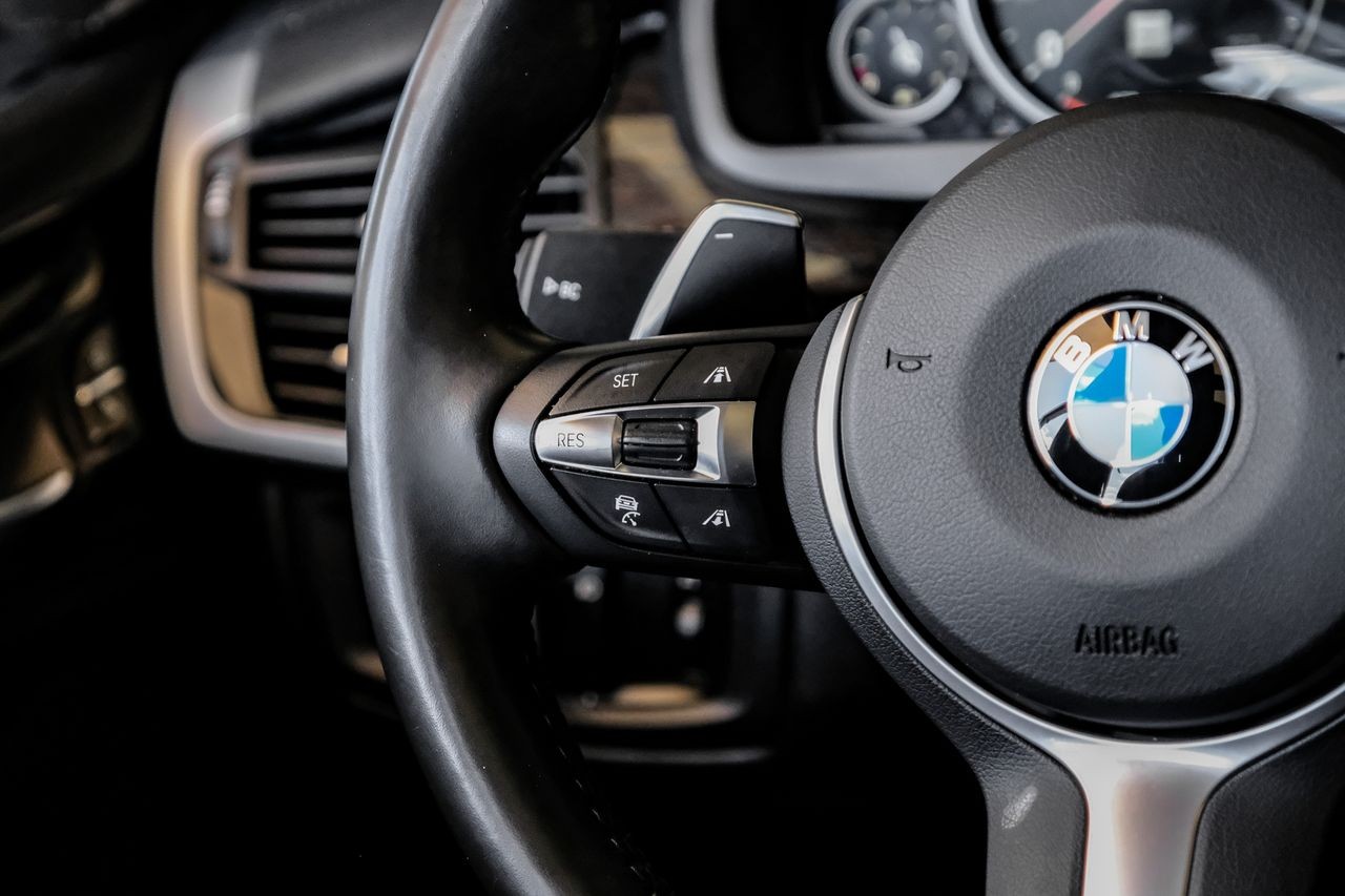 BMW X5 Vehicle Main Gallery Image 17