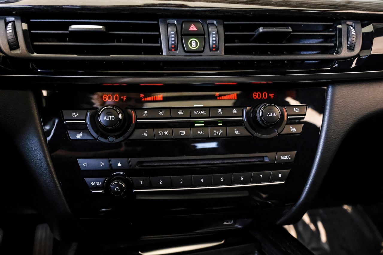 BMW X5 Vehicle Main Gallery Image 25